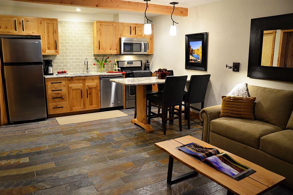 Wall Street Suites Бенд Екстер'єр фото