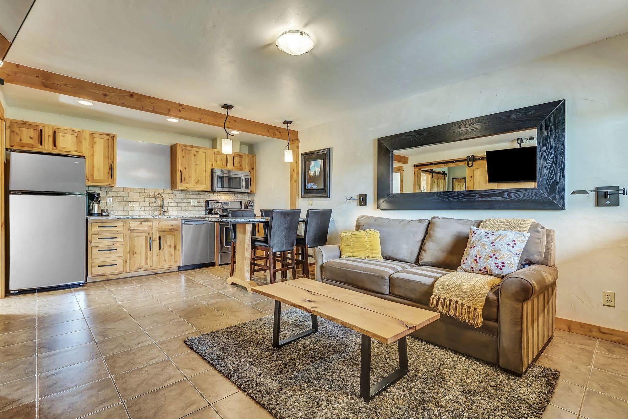 Wall Street Suites Бенд Екстер'єр фото