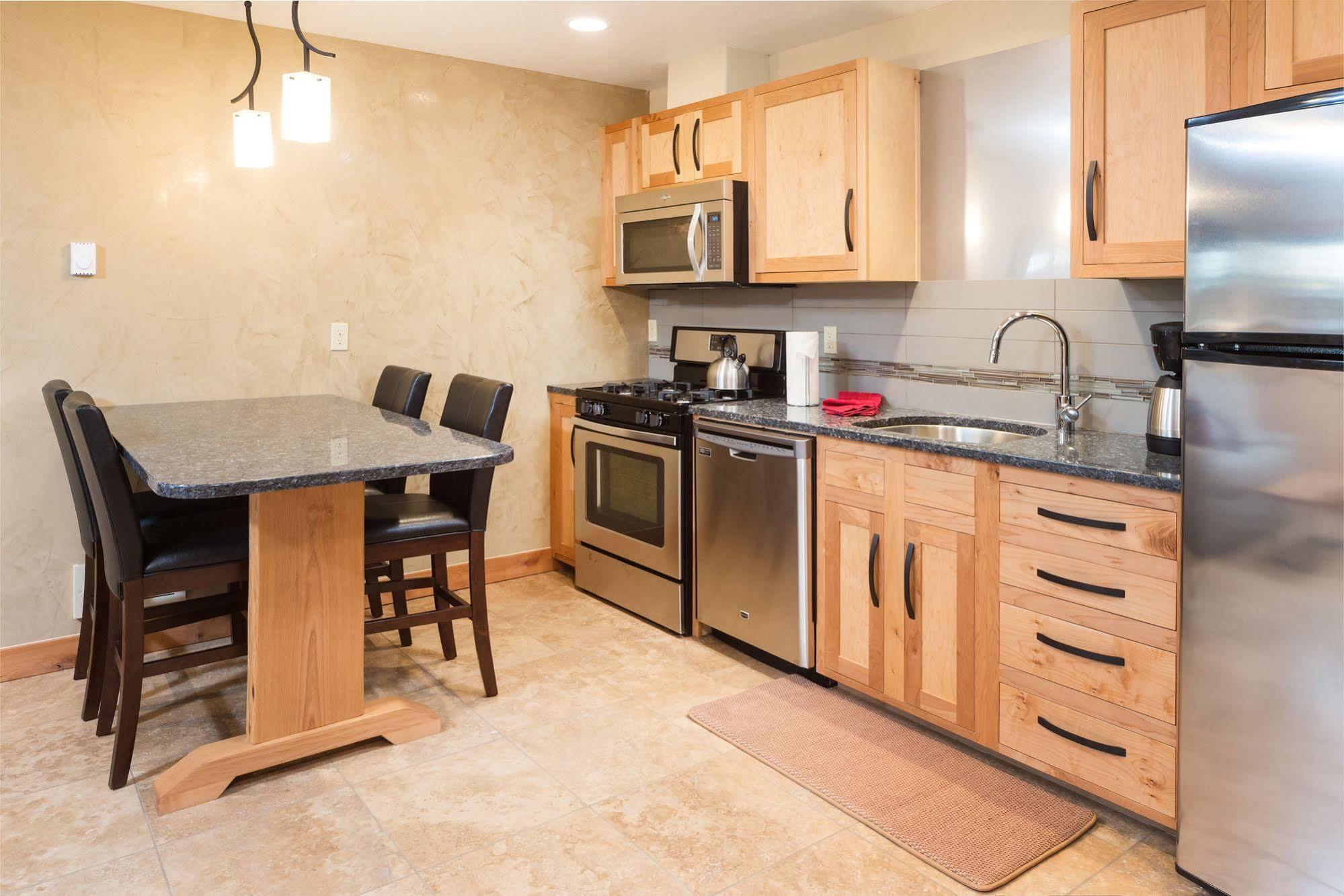 Wall Street Suites Бенд Екстер'єр фото